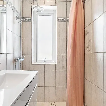 Big And Nicely Located 4 Close To Lake And Green Areas